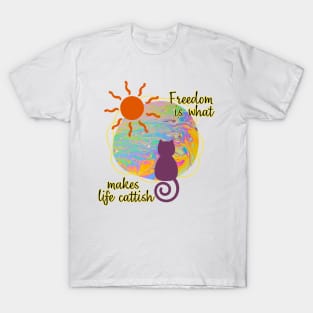 Purple cat gazes at psychedelic world T-Shirt